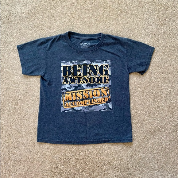 Gildan Graphic T-shirt - Picture 1 of 3